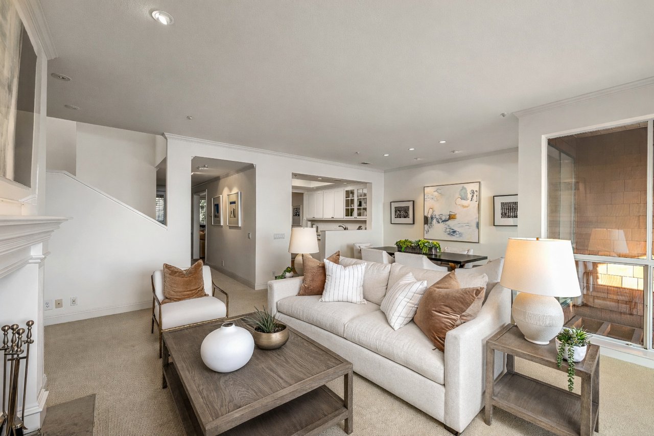 Luxury Condo with Sweeping Bay Views