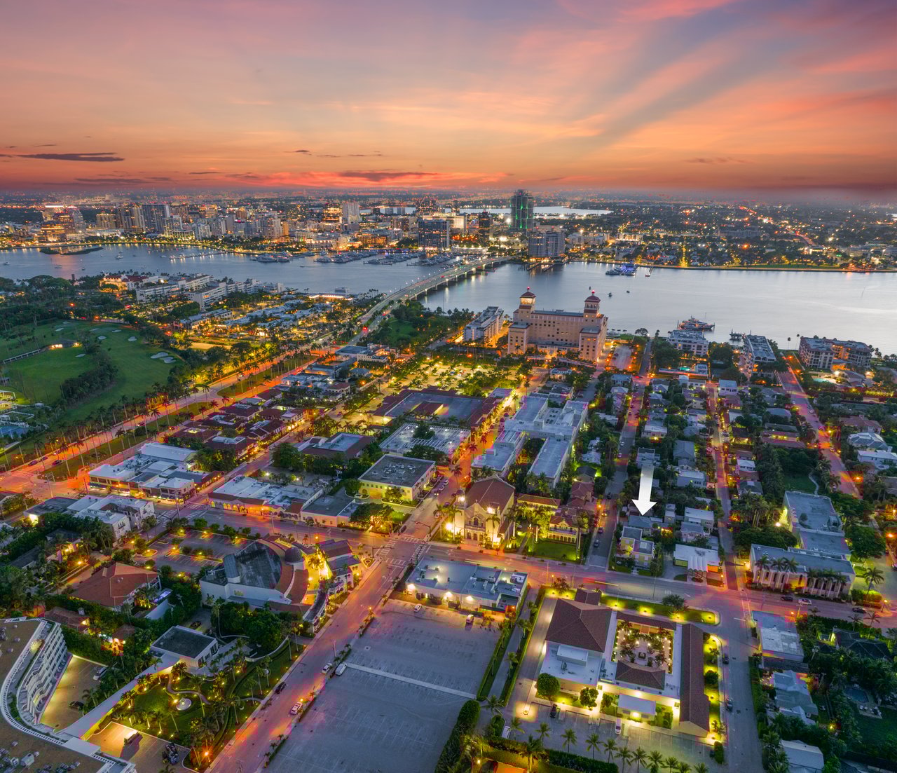 Charming Like New Residence In Town