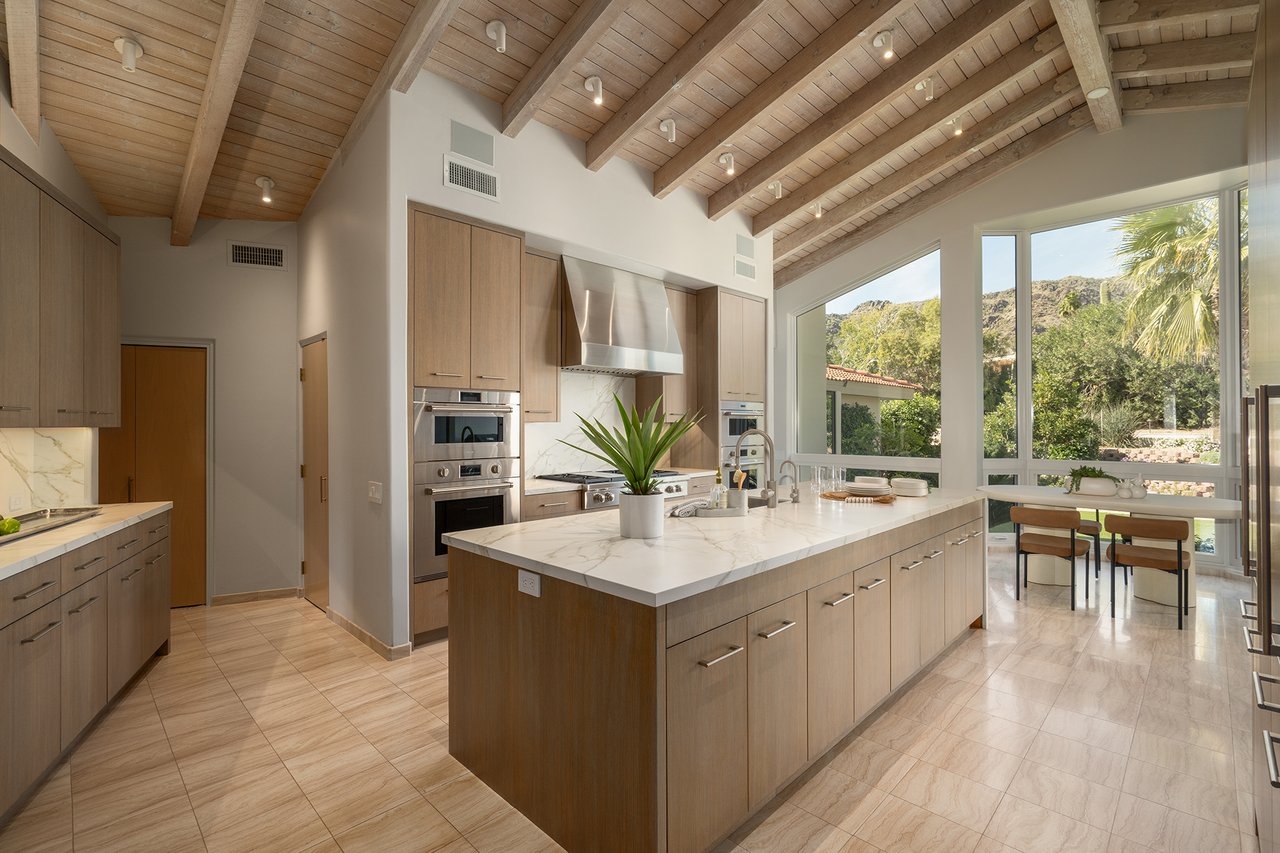 7224 N LAKESIDE Lane