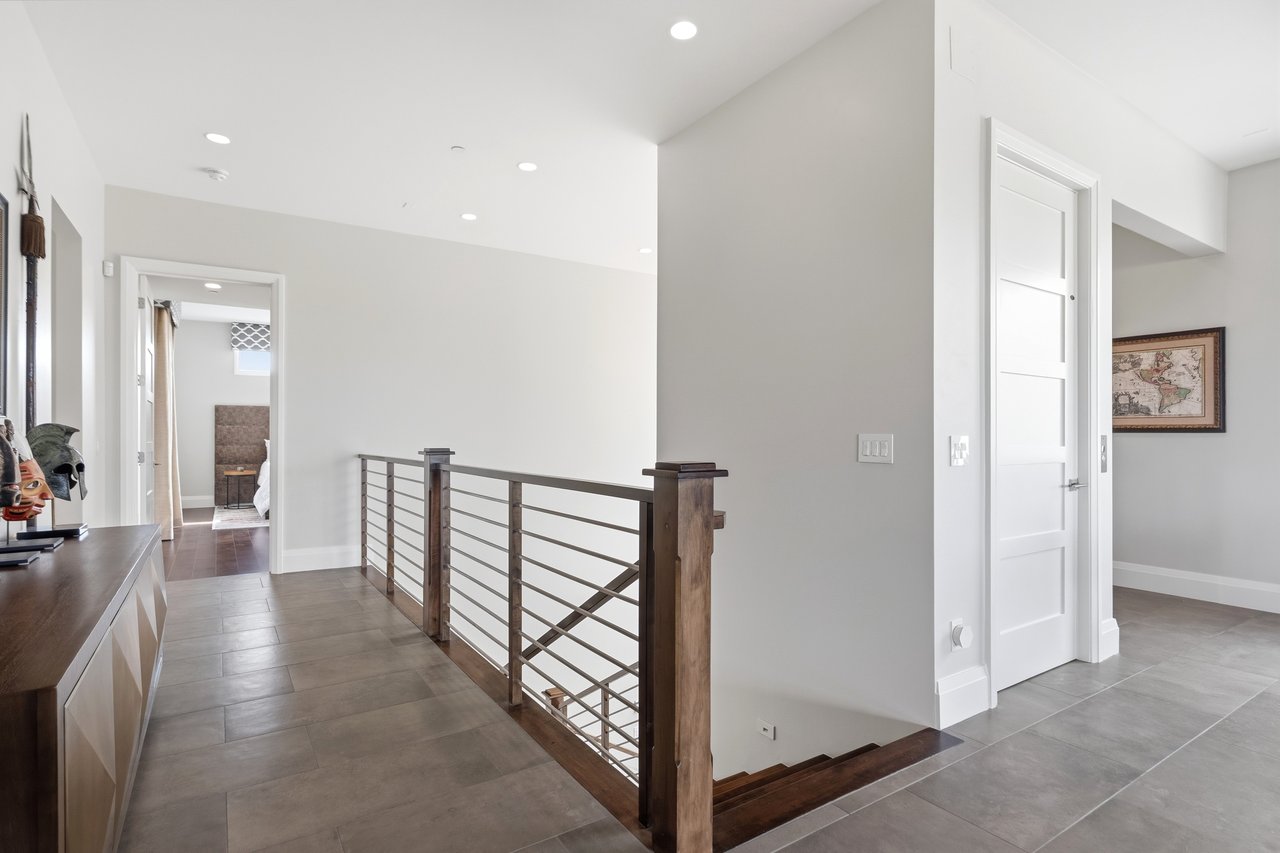 6180 N LAS BRISAS Drive