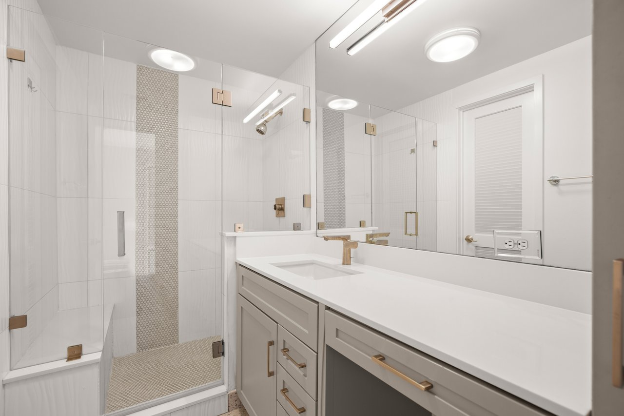 1111 W 12th