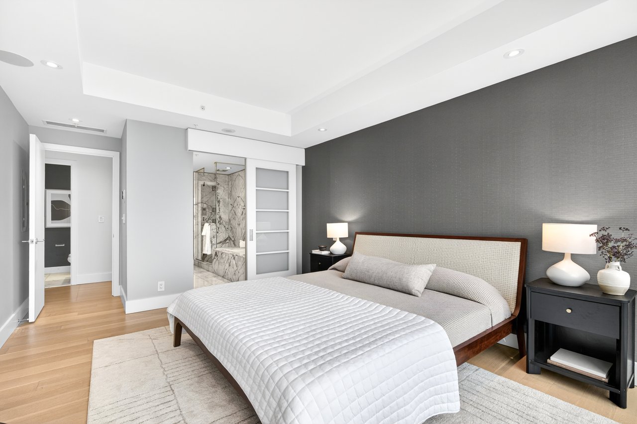 Suite 2806- 180 University Avenue