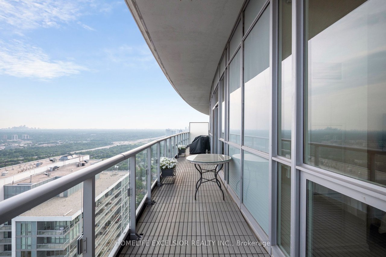 PENTHOUSE IN EMERALD CITY 