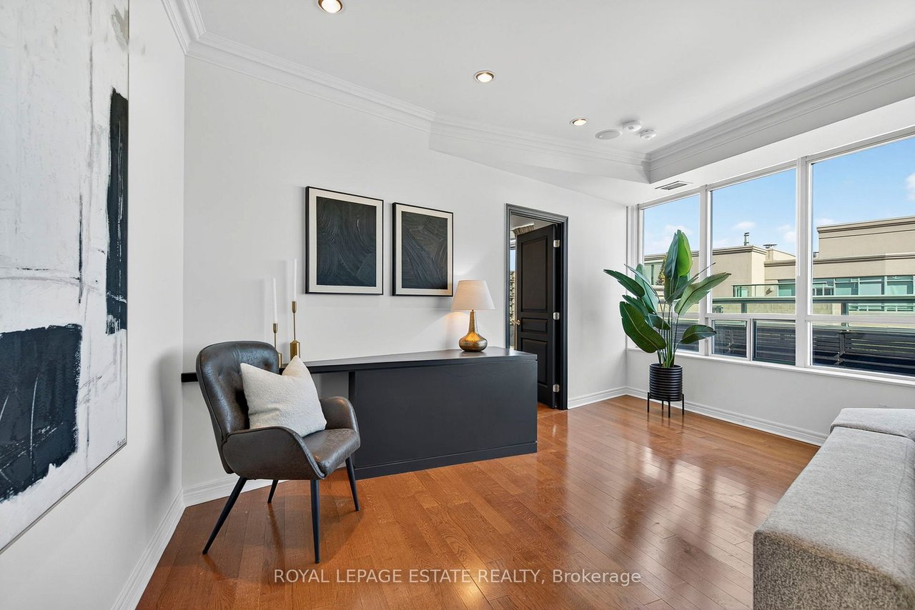 PENTHOUSE PINNACLE OF WATERFRONT LIVING 