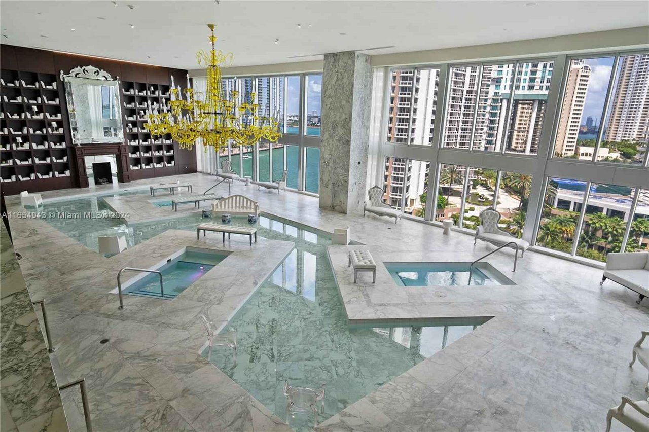 495 Brickell Ave Unit BAY707