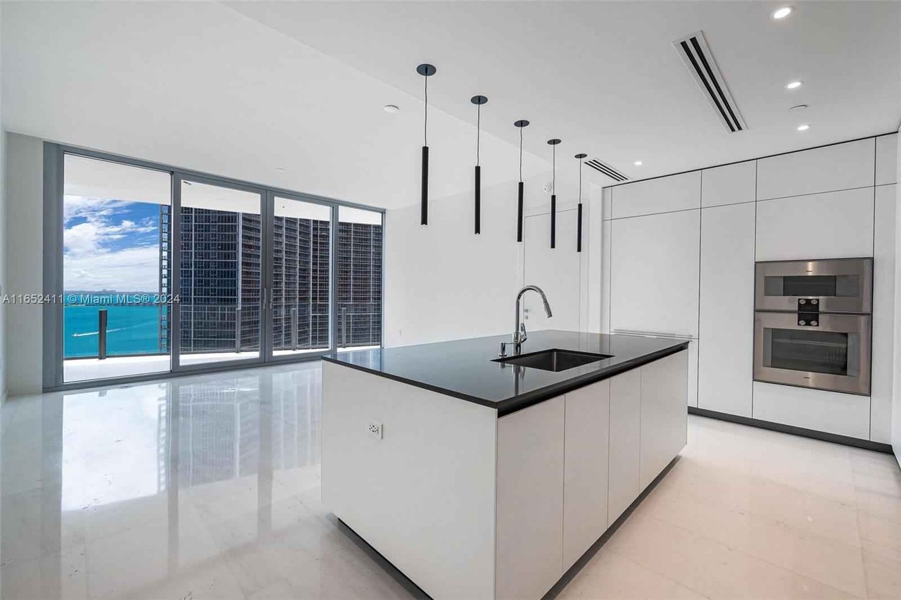 300 Biscayne Unit 2906