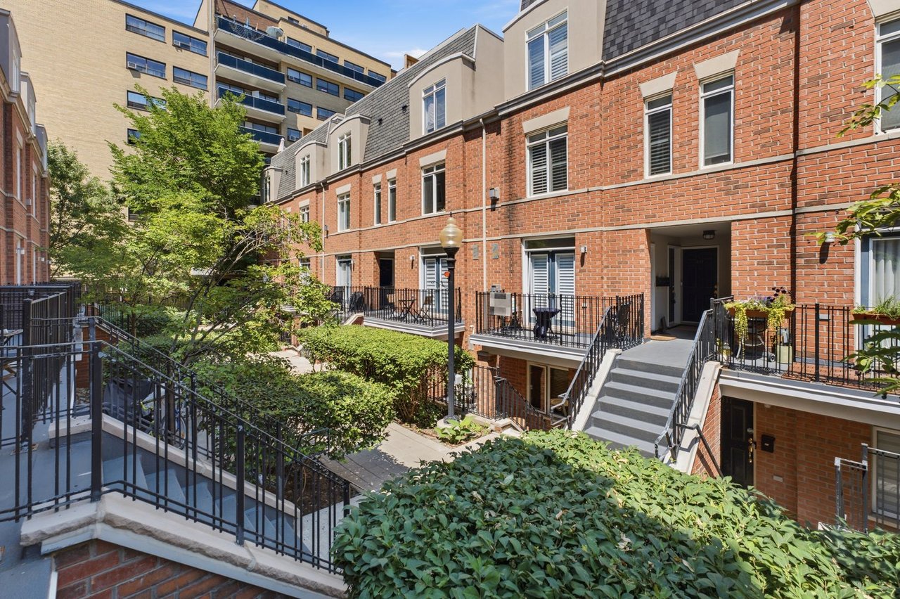206-415 Jarvis St
