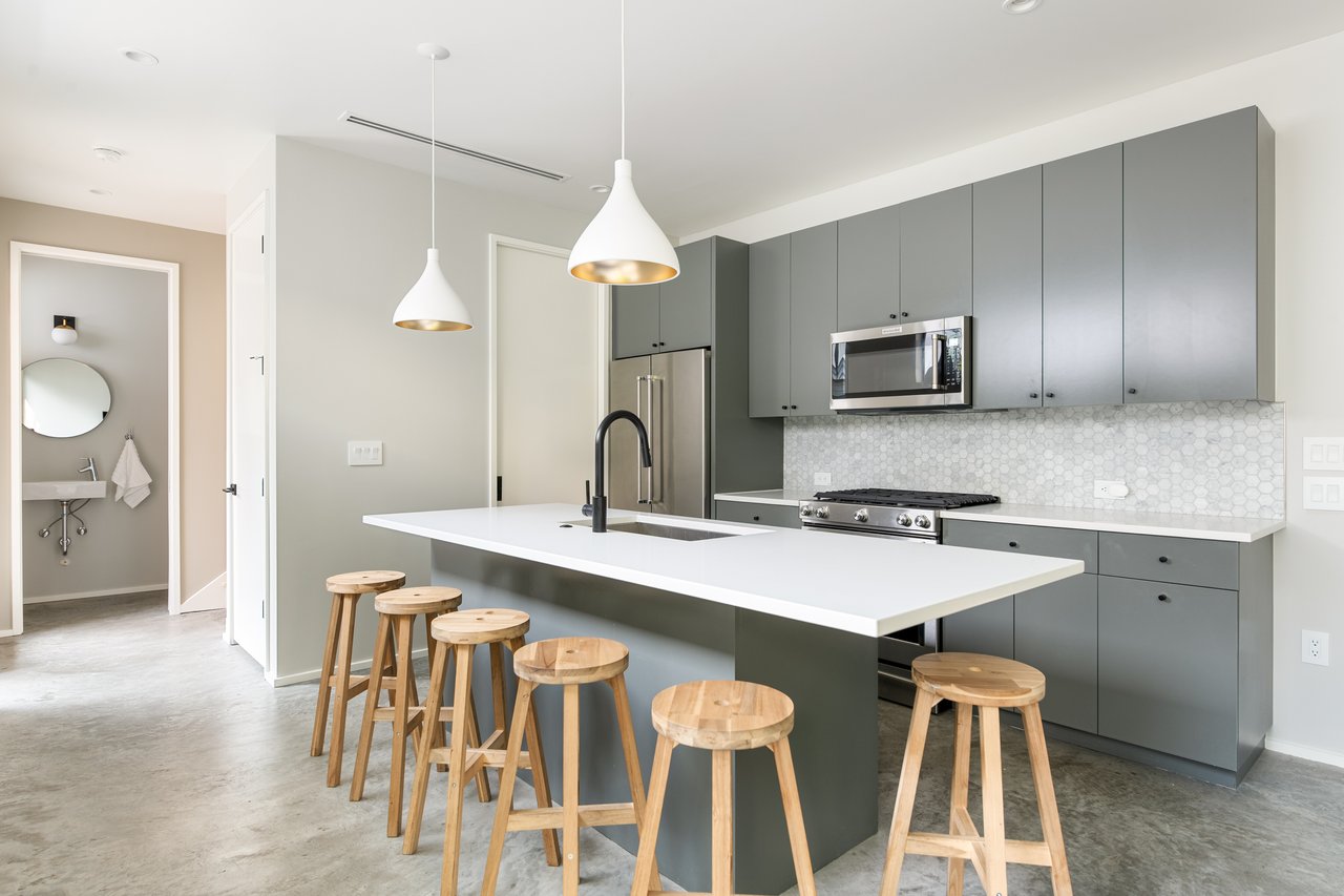404 W Milton