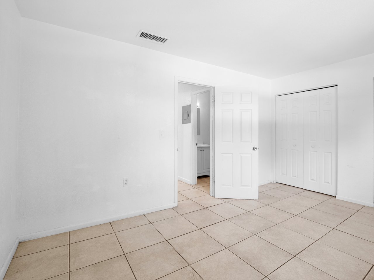 85,87,89 NW Irwin Ave