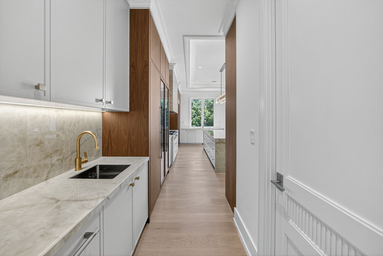Distinctive Luxury Residence
