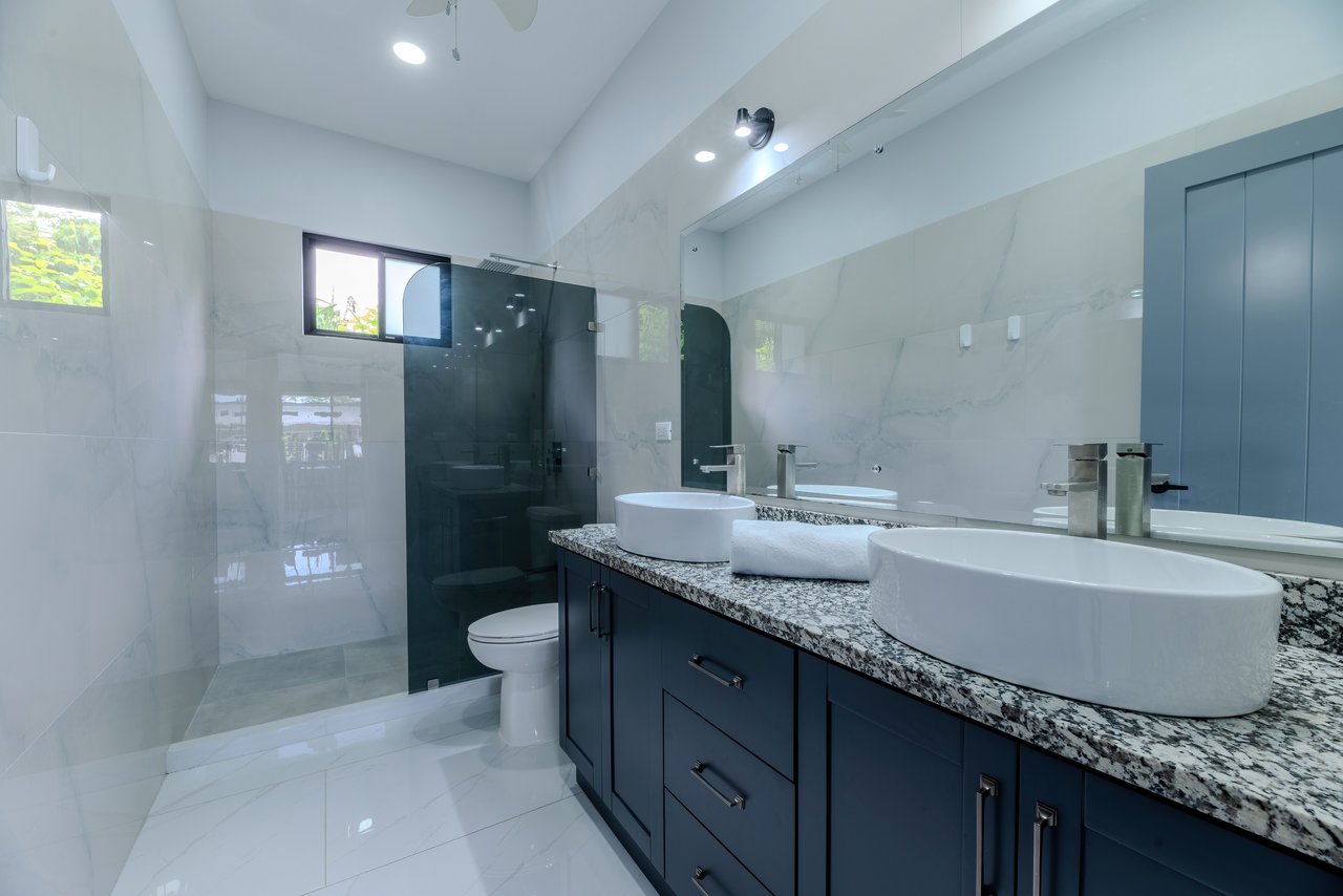 Modern 3-Bed, 3-Bath Home with Pool in Uvita – Walk to Town | Jardines del Sol