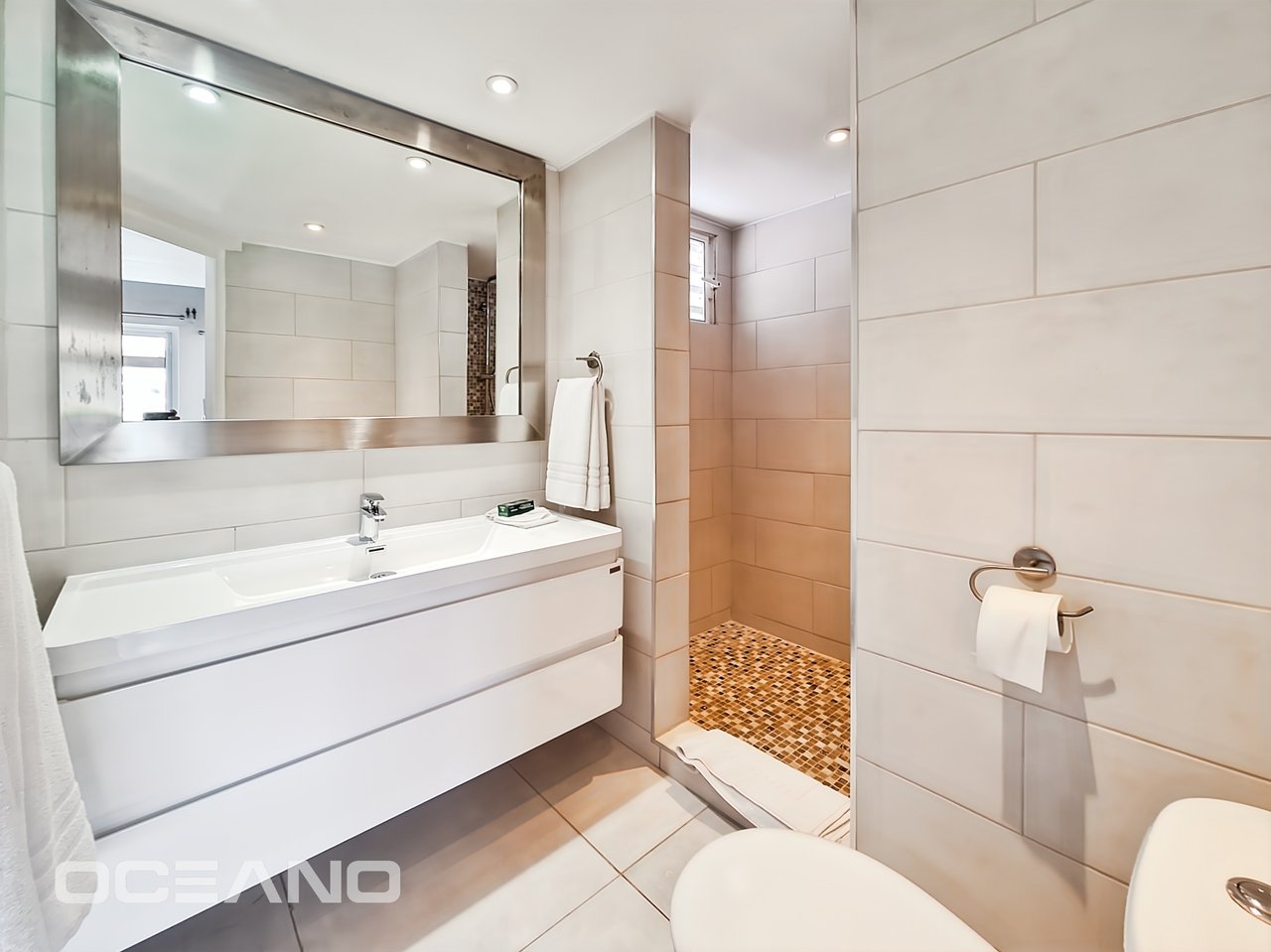 Sea View Mezzanine Studio – Oyster Pond