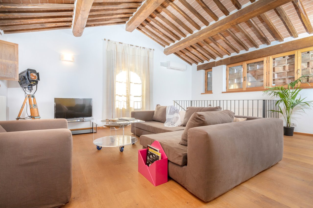 Country Luxury Home For Rent in Valdorcia