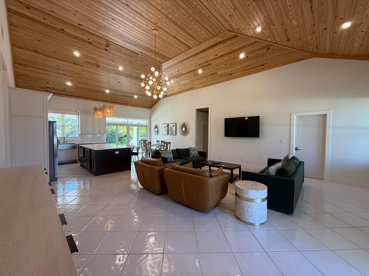 Sunnyside, Treasure Cay 