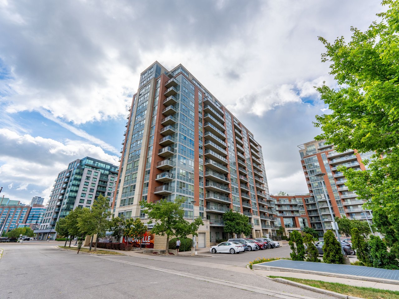 60 South Town Centre Boulevard, 917