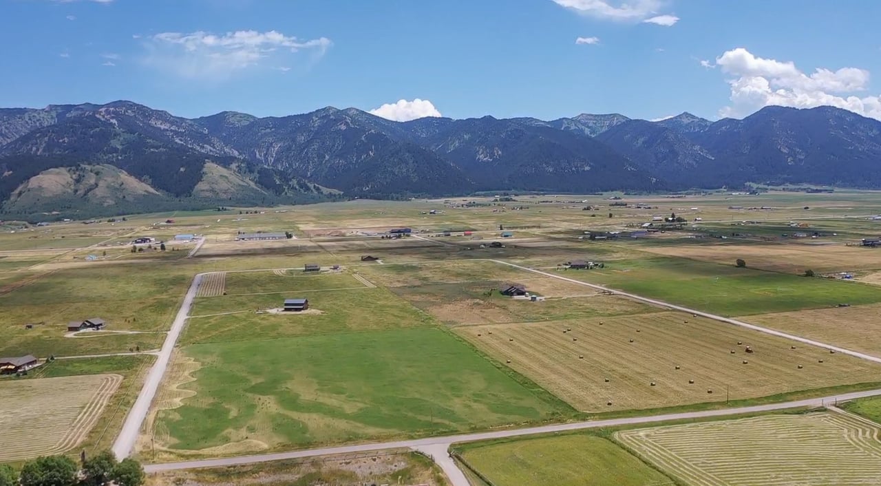 LOT 5 ROYAL Loop