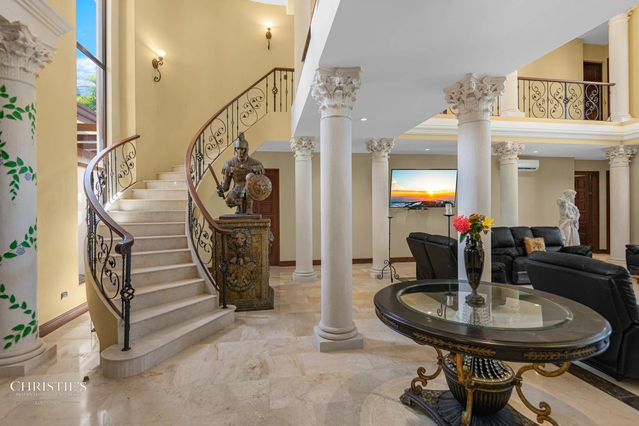 Hermosa Villa Beachfront Estate