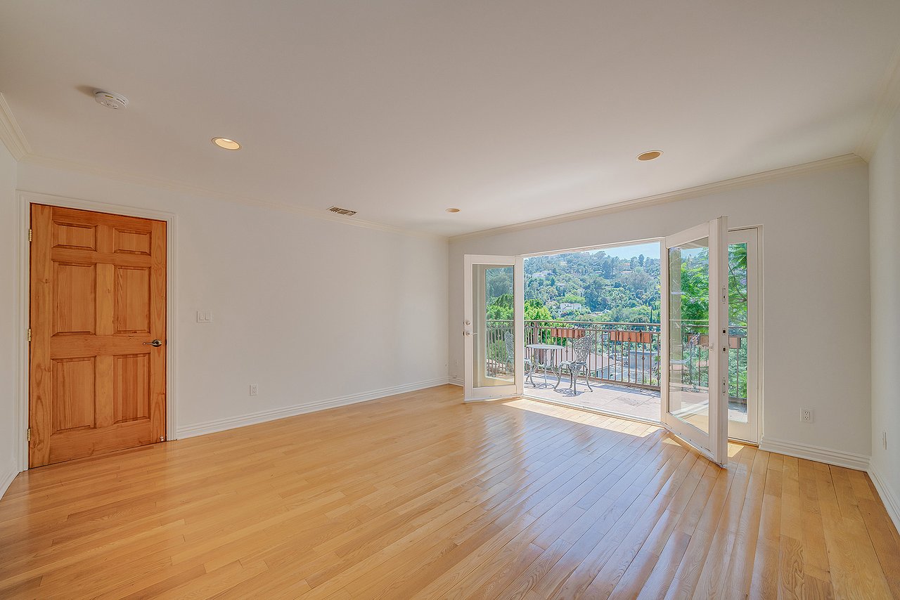 3130 Hollycrest Dr. 