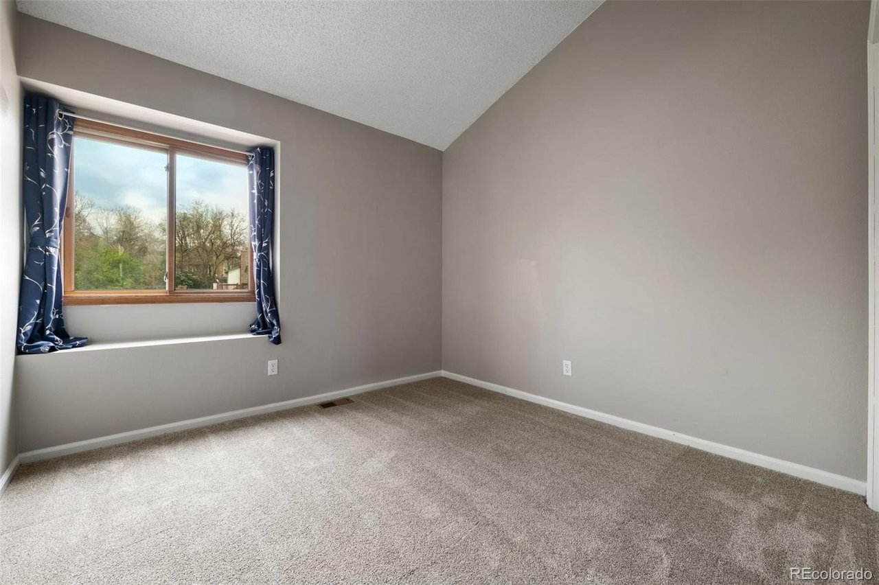 9911 Perry Ct
