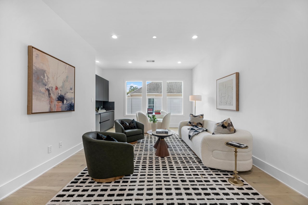 963 West 41st Street