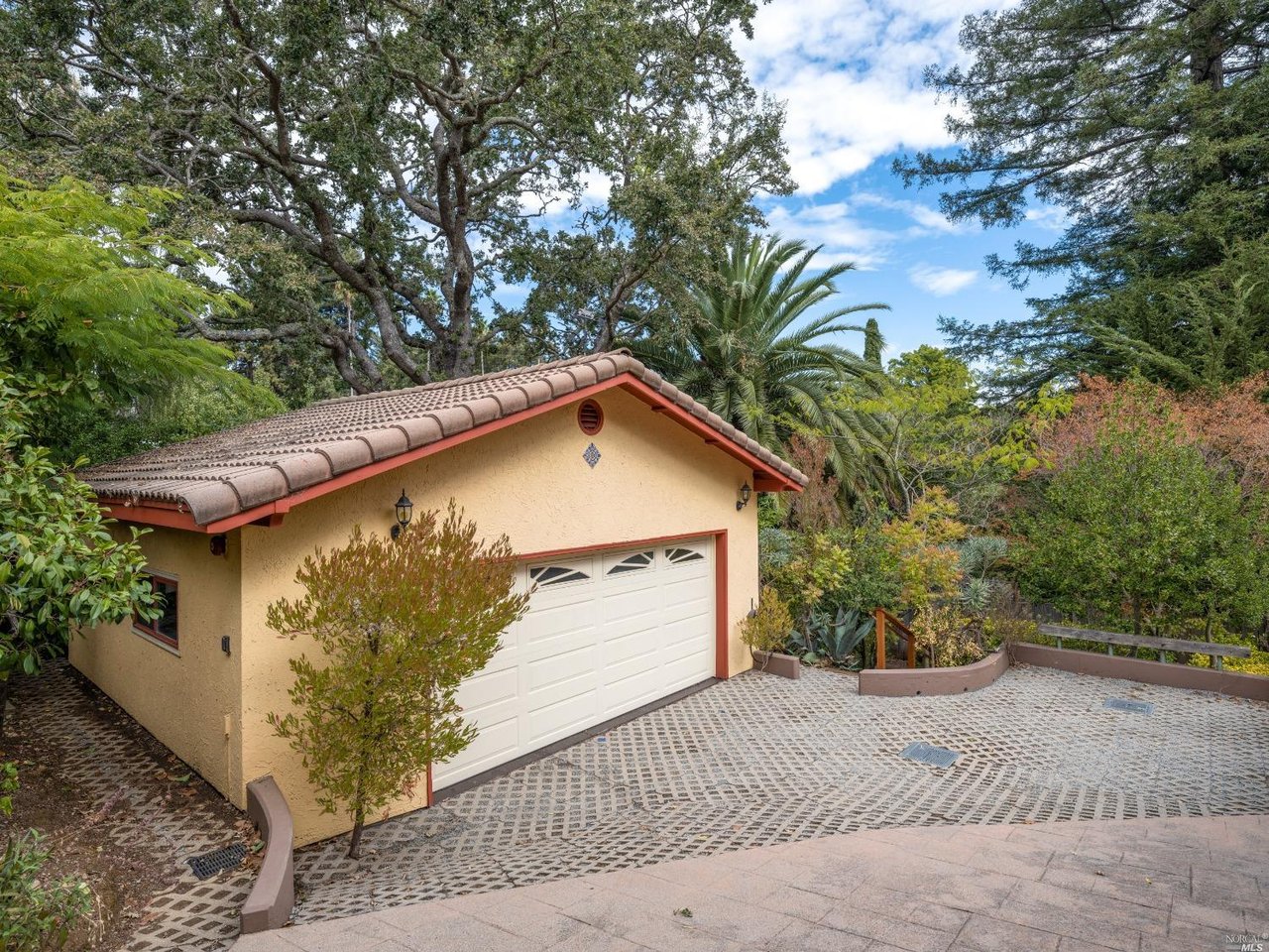 144 Magnolia Ave