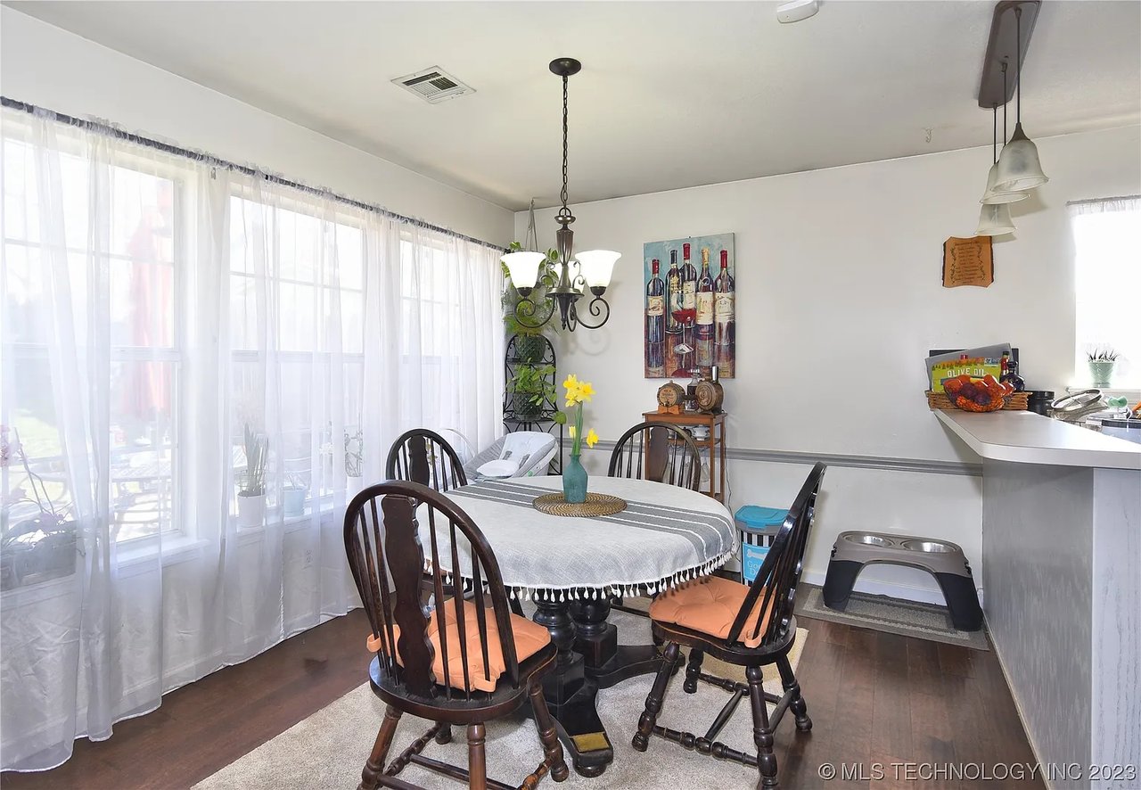 1909 W 62nd St