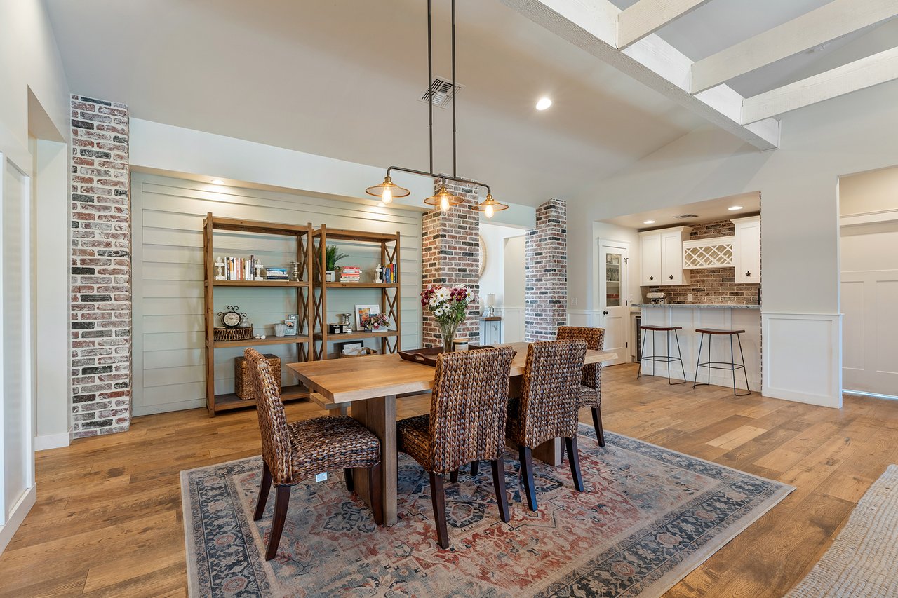 3838 E DEVONSHIRE Avenue