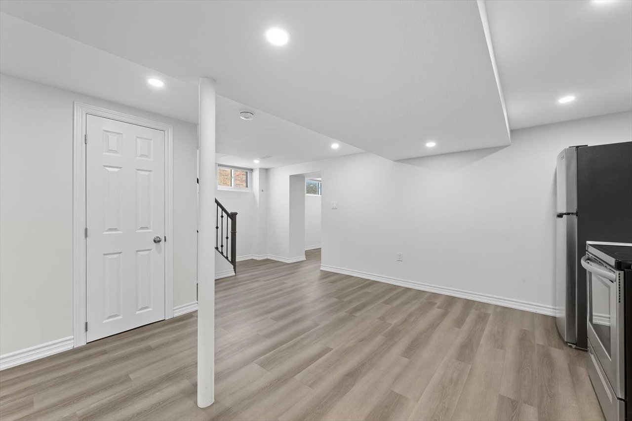 1624 Coram Cres