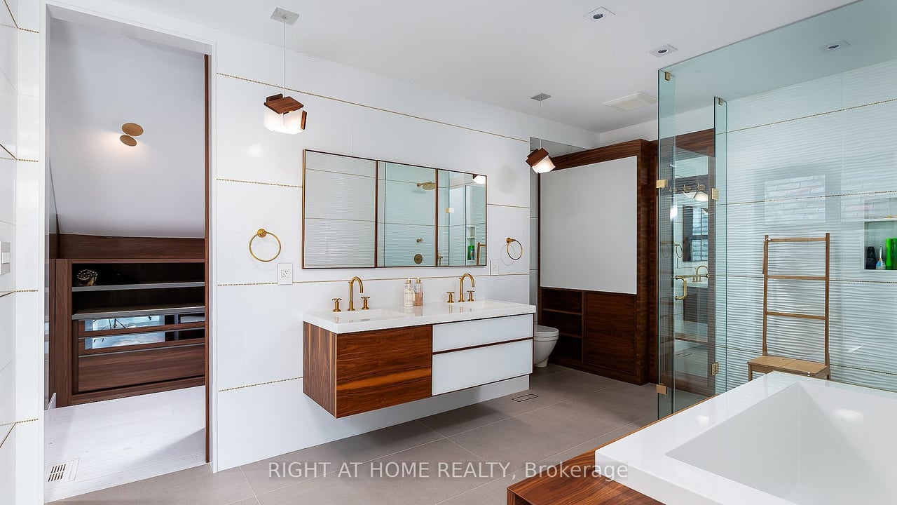 YORKVILLE FORESTY LUXURY