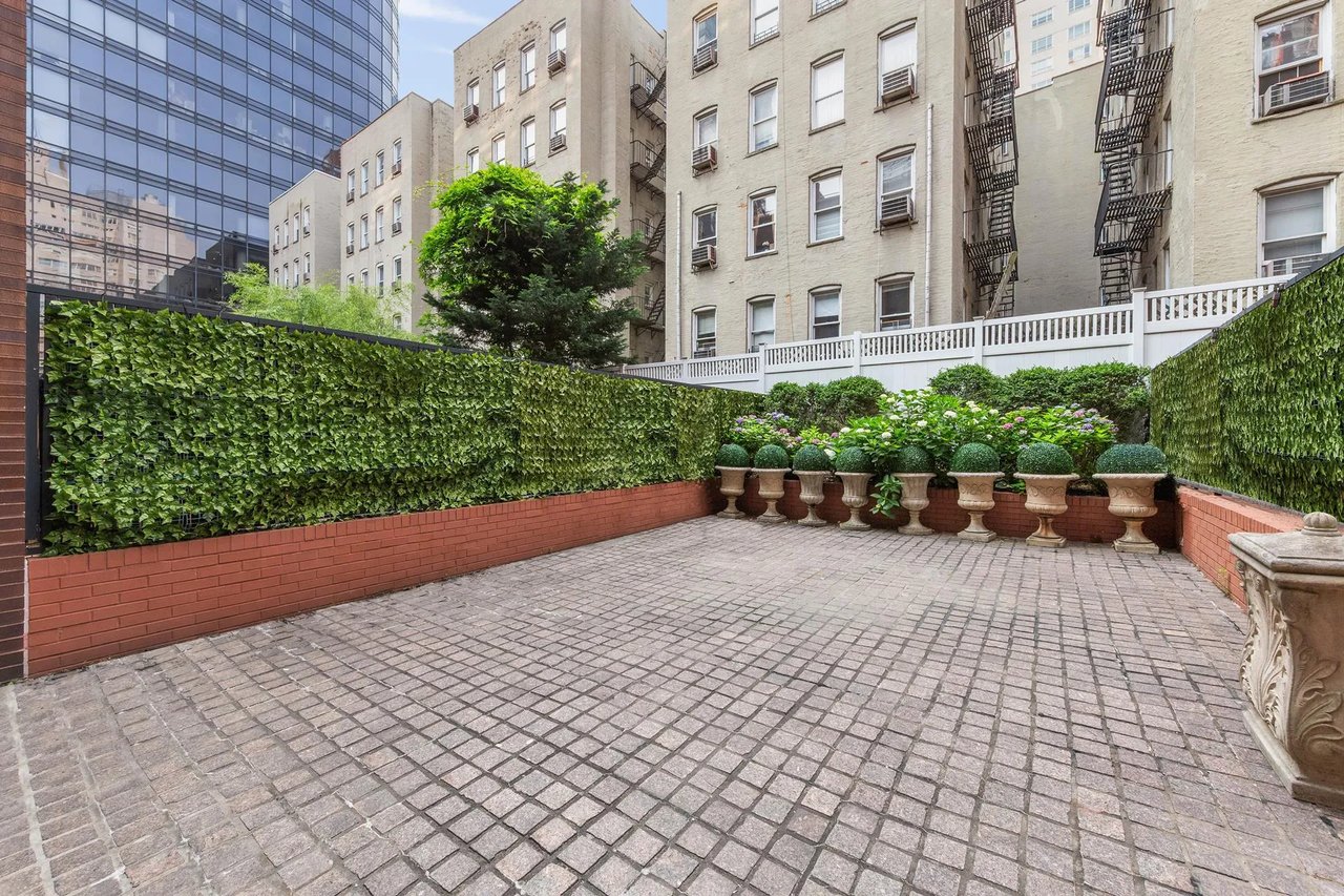 226 E 67th St Maisonette