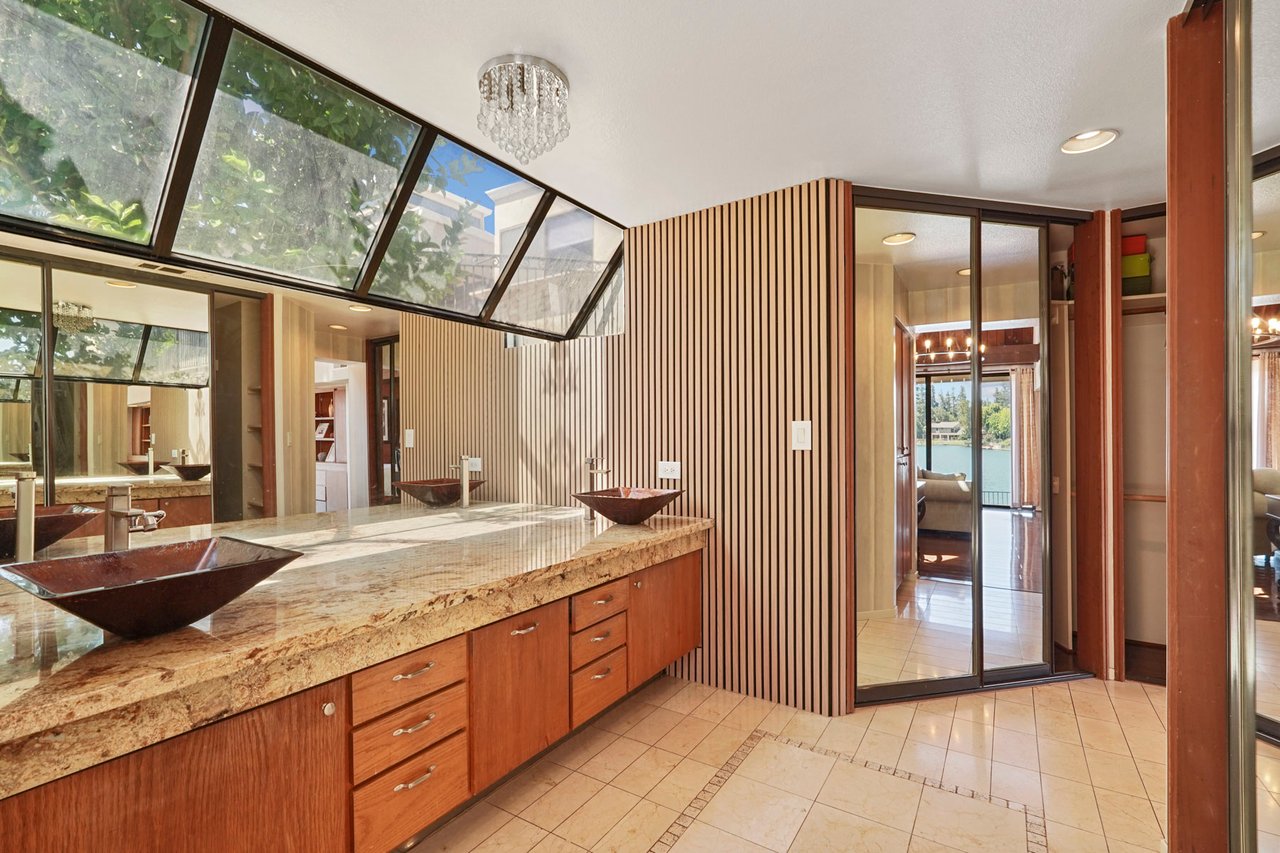 3845 Peninsula Ct