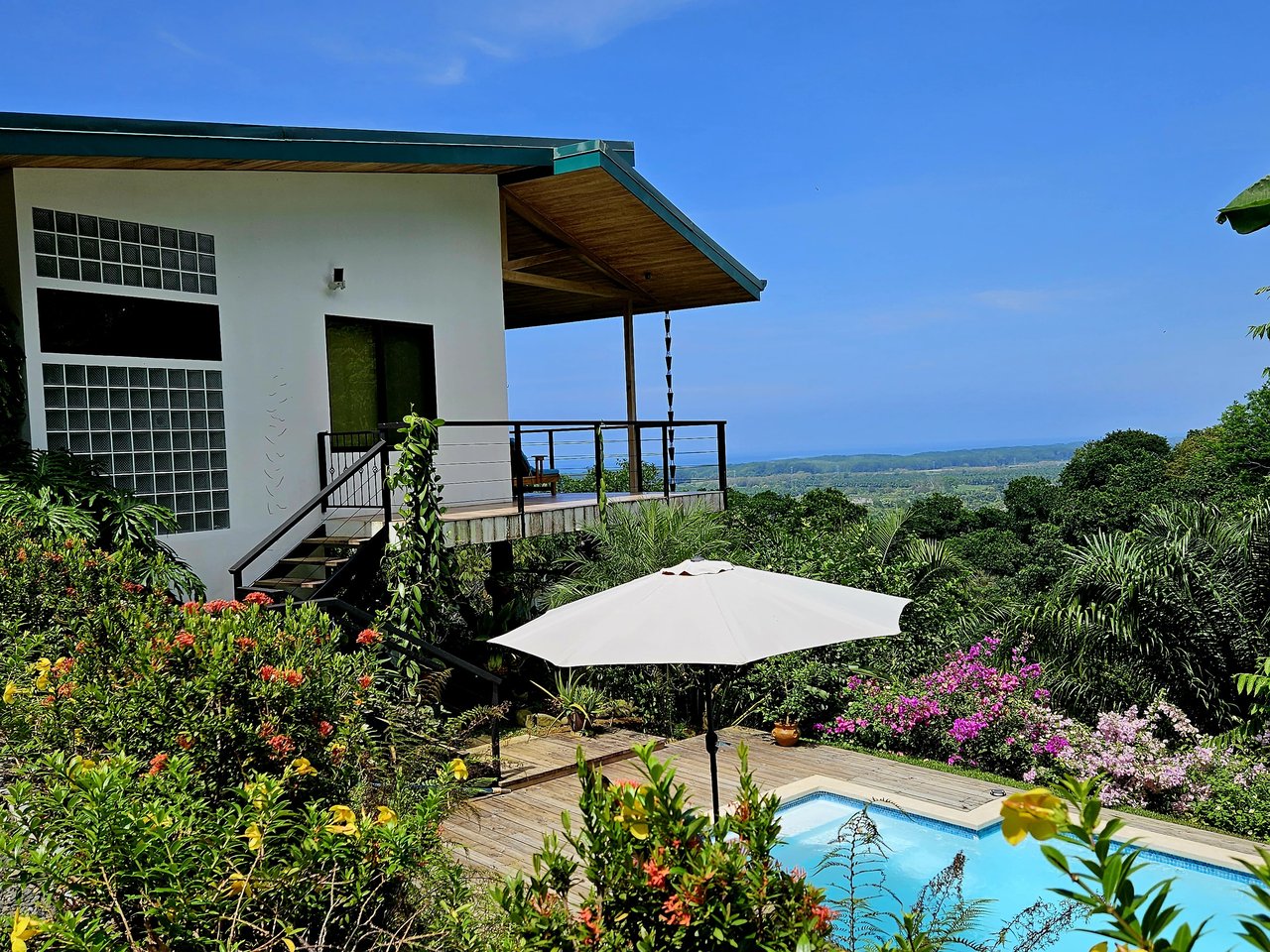 Beautiful sea view House Guesthouse and Pool in a gated Community close to awesome Beaches