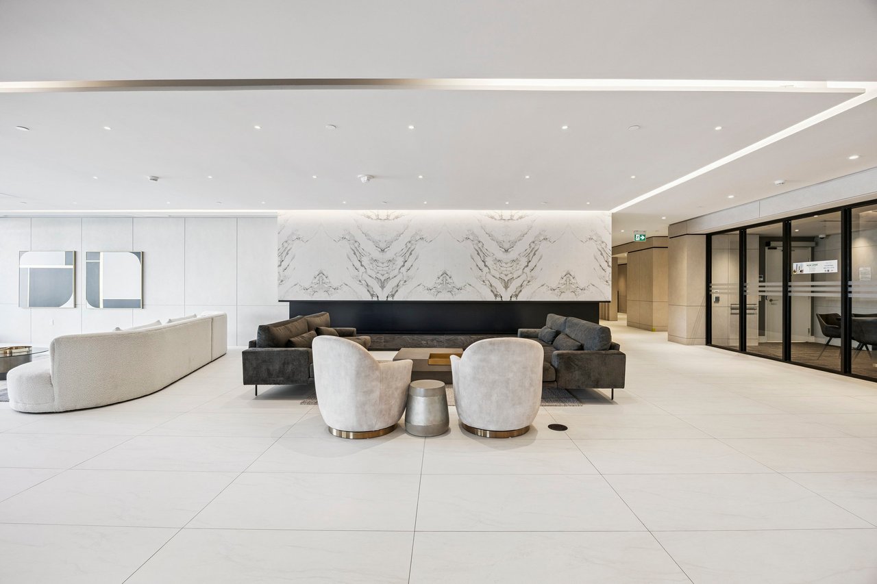 50 Upper Mall Way #2109