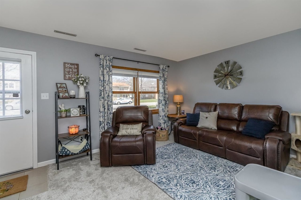 618-622 N Shelby Pl, Hobart, IN