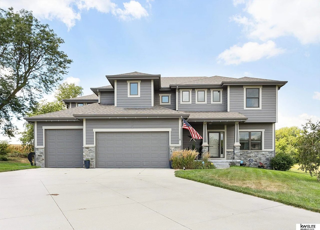 5267 Waterford Ave Cir