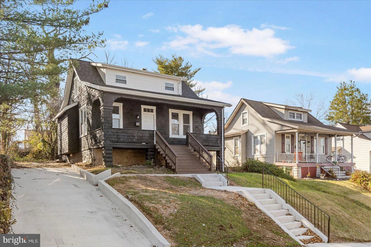 2725 E. Strathmore Ave