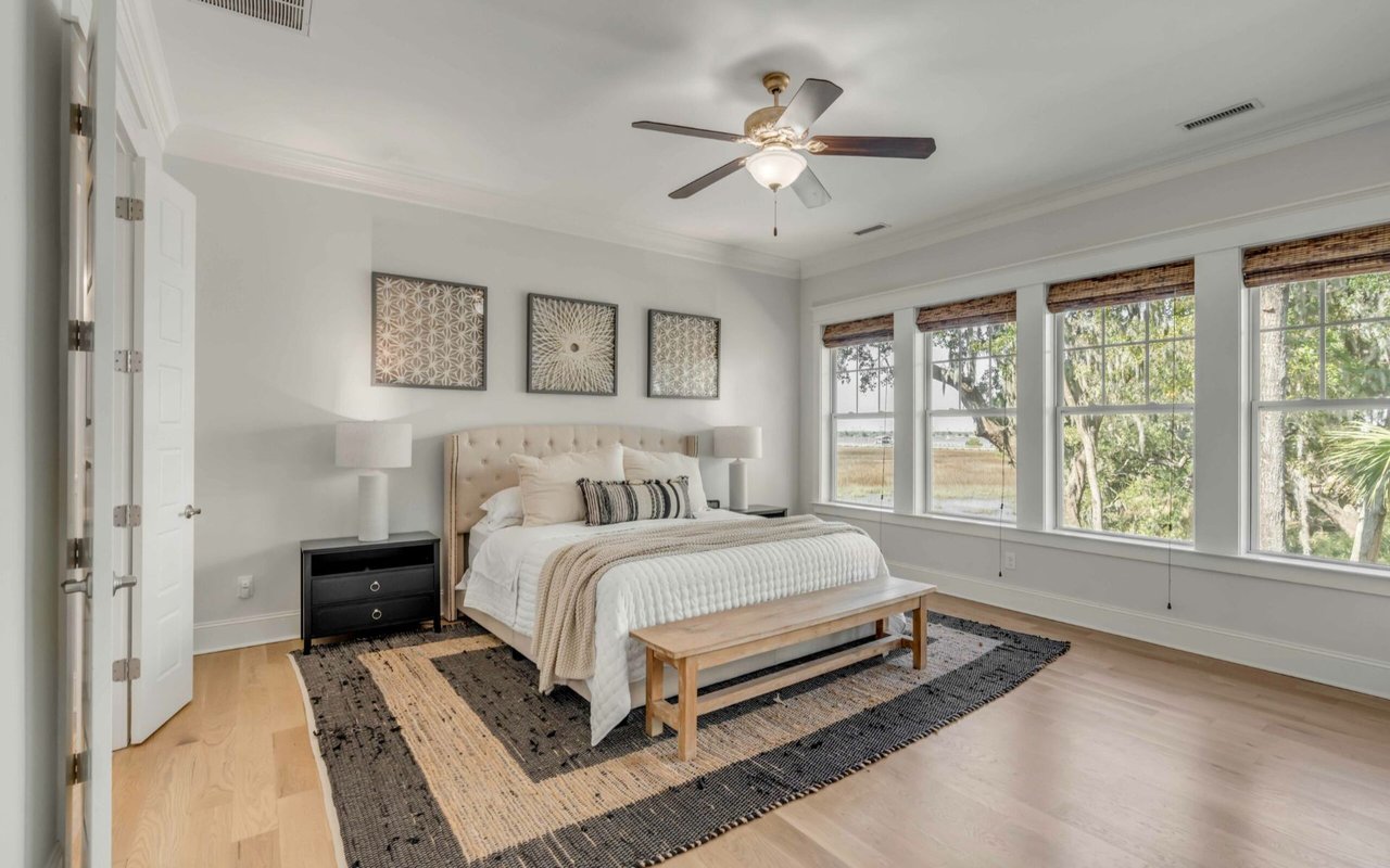 For Sale – Homes With Five Bedrooms