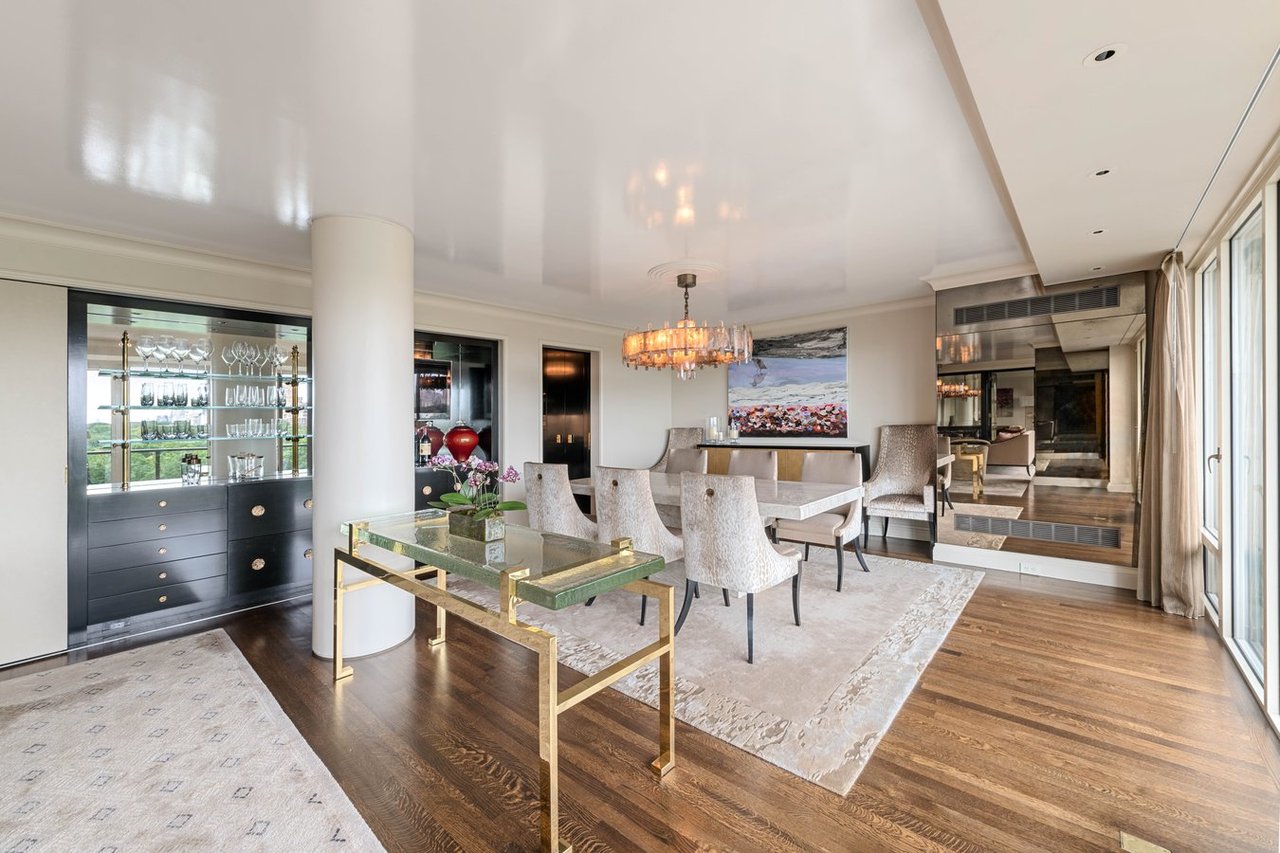 210 Central Park South, 11CD