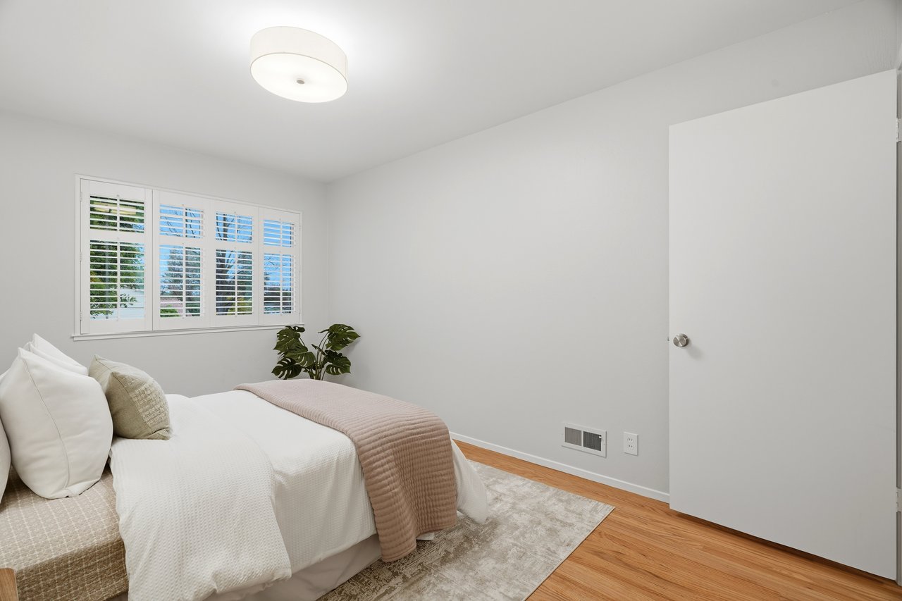 1554 Queenstown Court