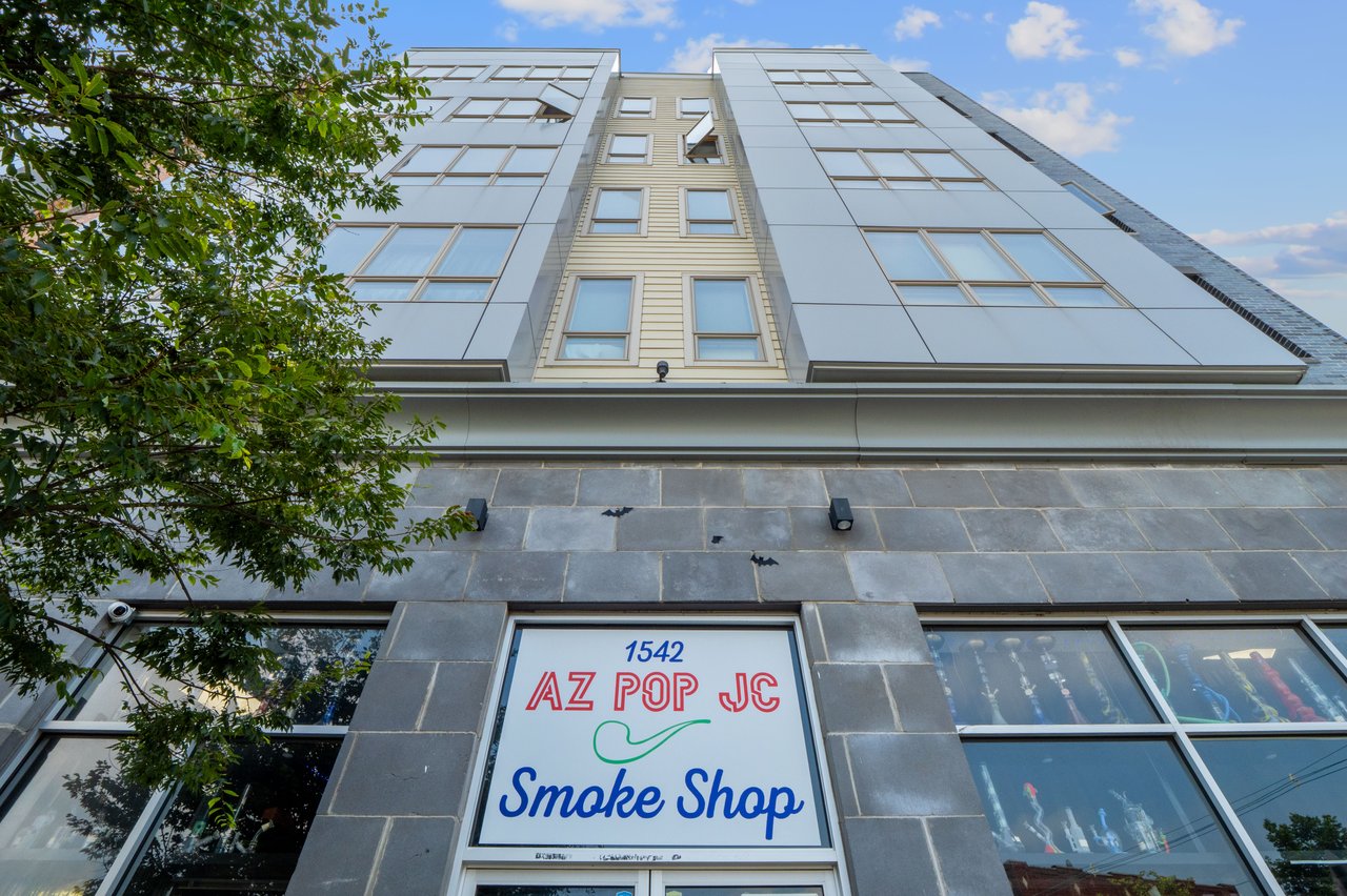 Fully Built-Out Smoke Shop | Turnkey Business Opportunity