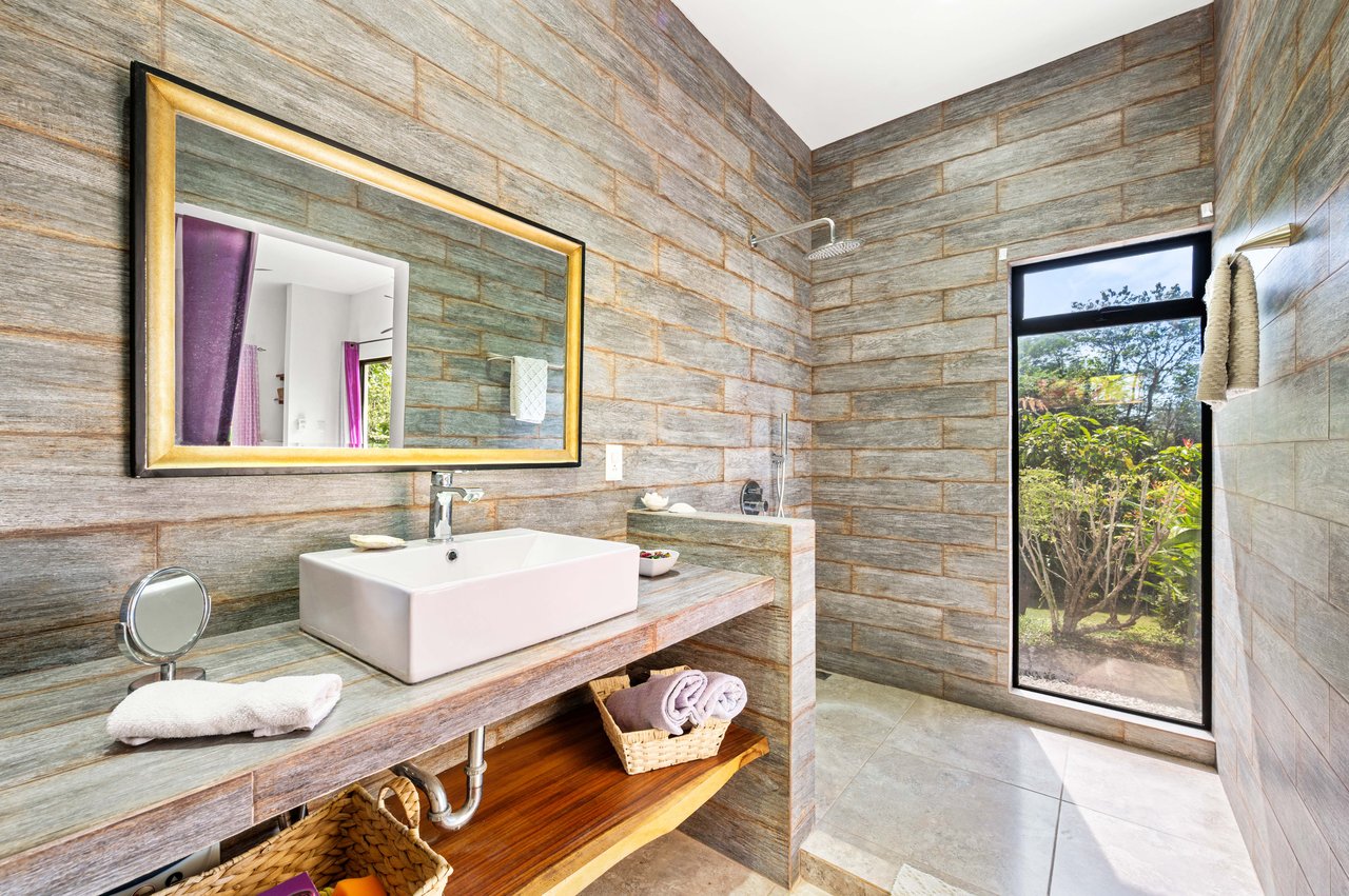 Mimi Lodge | Luxurious Mountain Retreat on 1.5 Acres Just 20 Minutes from Tamarindo