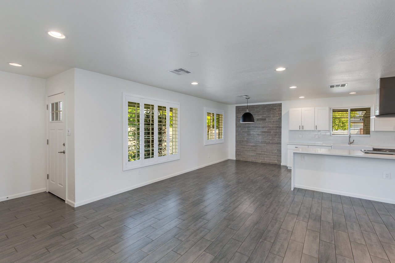 821 E Cavalier Dr.