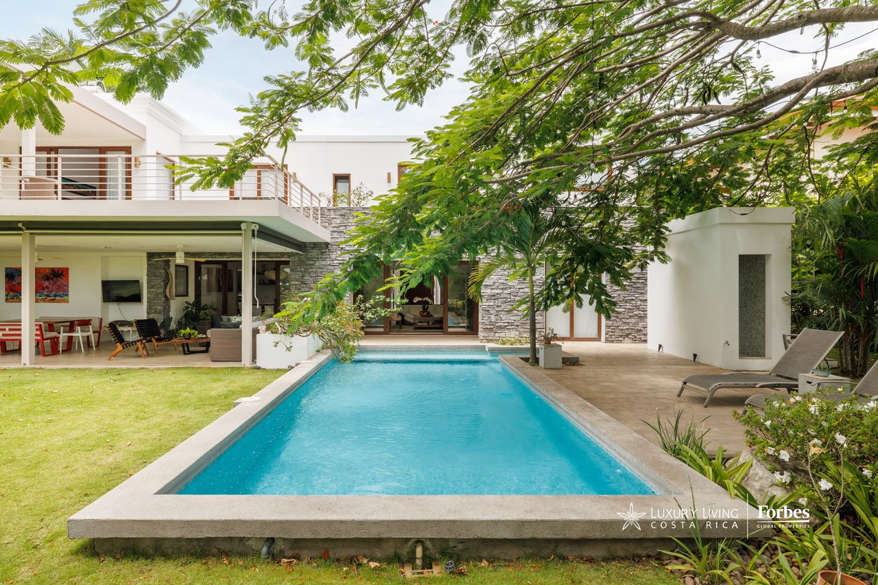 21465 - Modern 6 bedroom house with pool, garden and terrace front golf course