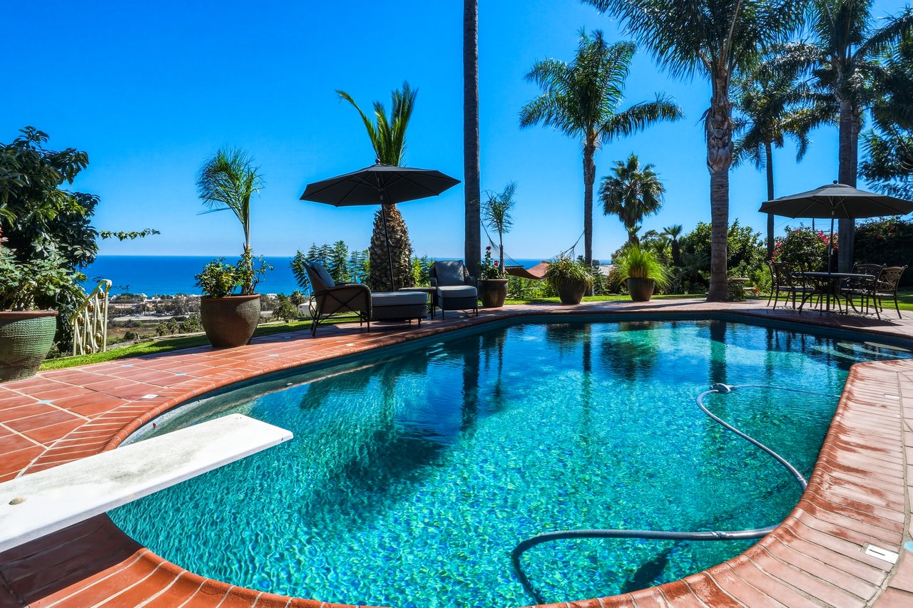 3400 Coast View Dr