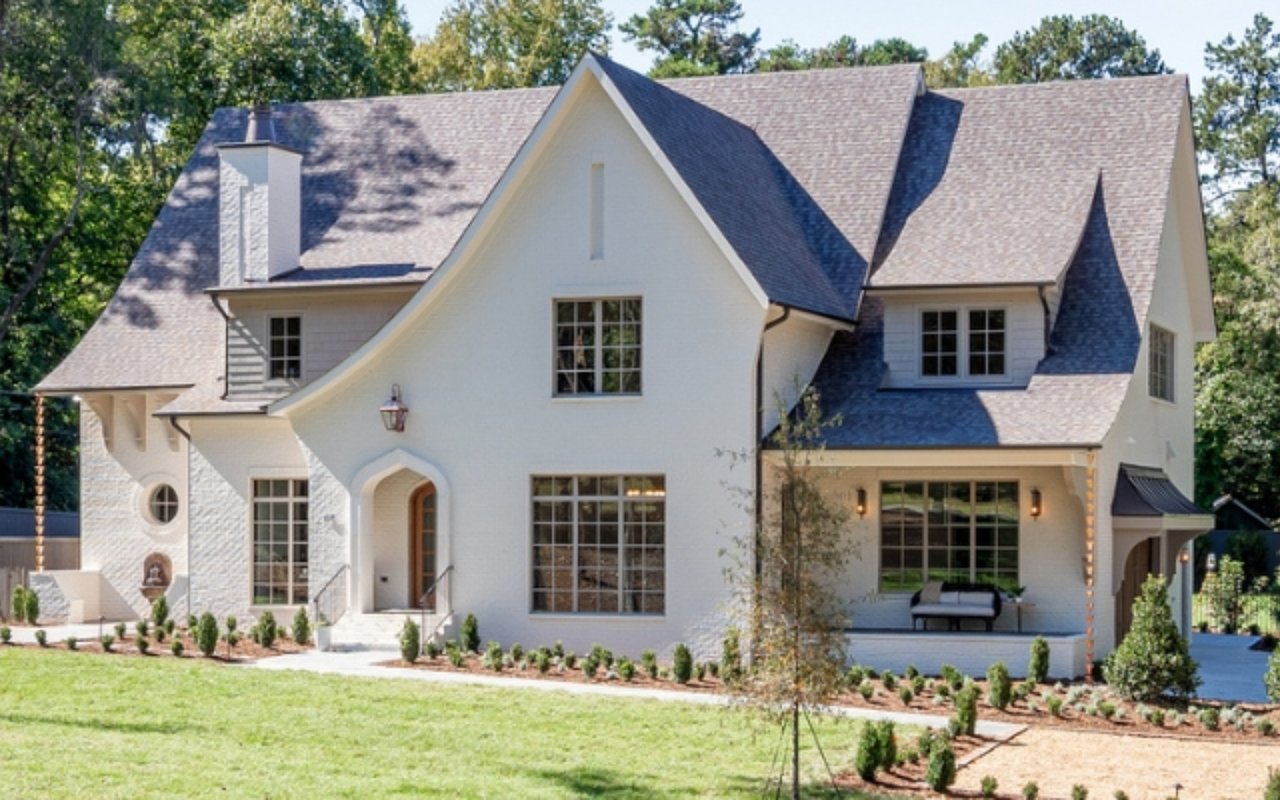 Cotswold New Build by IHR Design Build Asks $3.7 Million