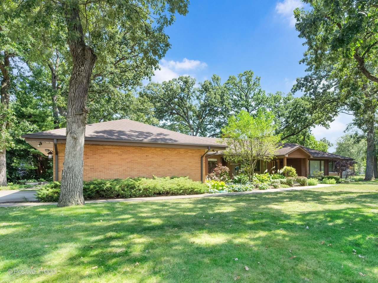659 Leslie Court in Carol Stream