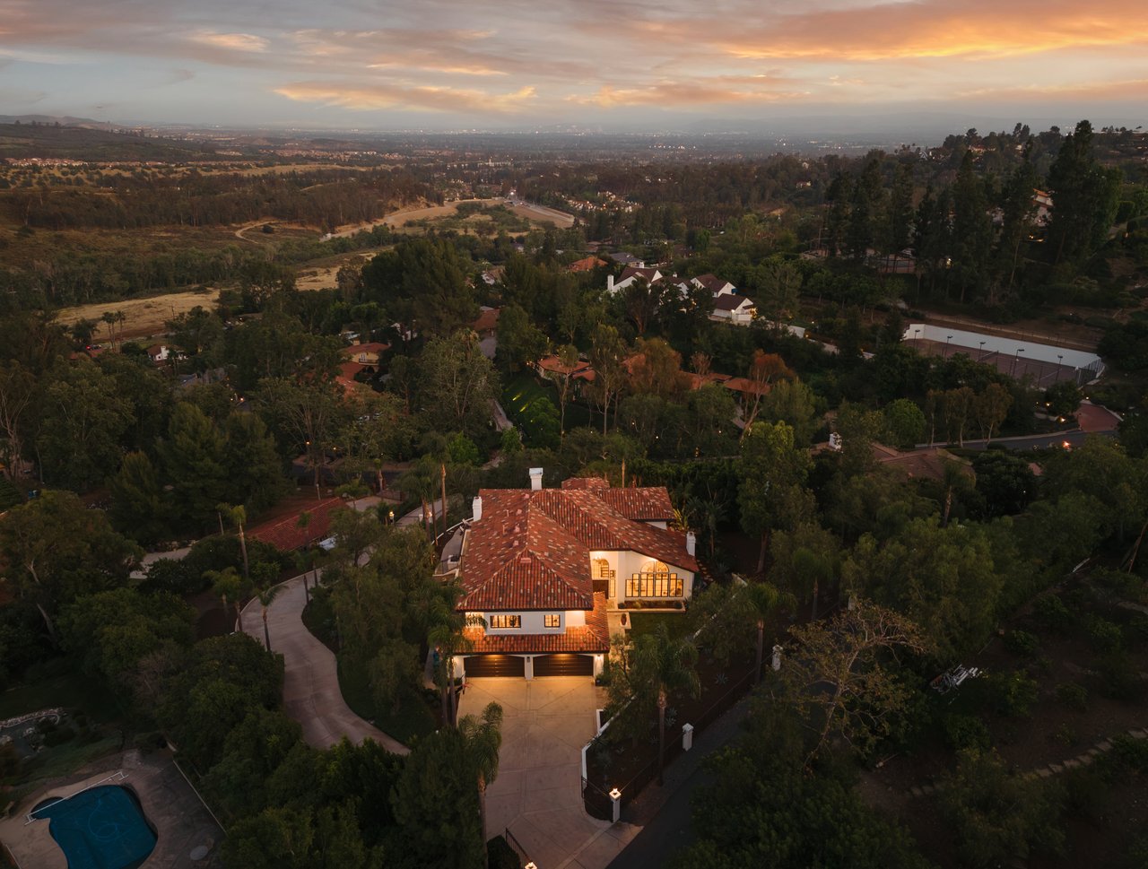 1805 Holly Tree Lane