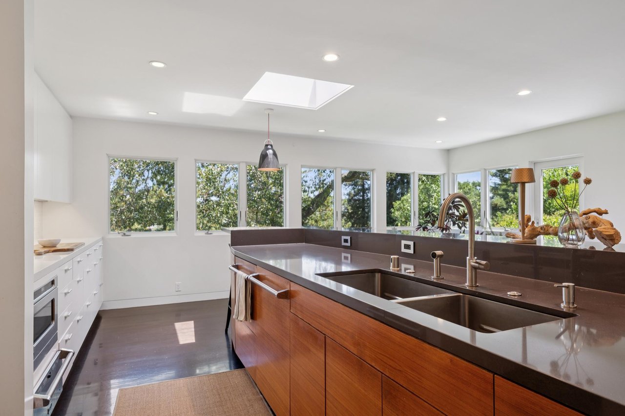28 Black Log Rd