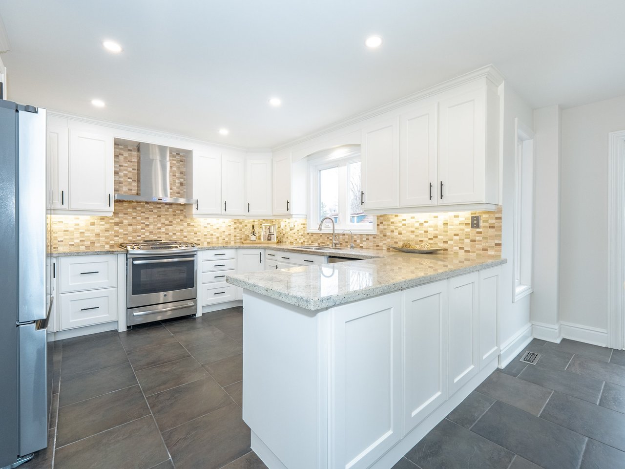 146 Valleymede Dr