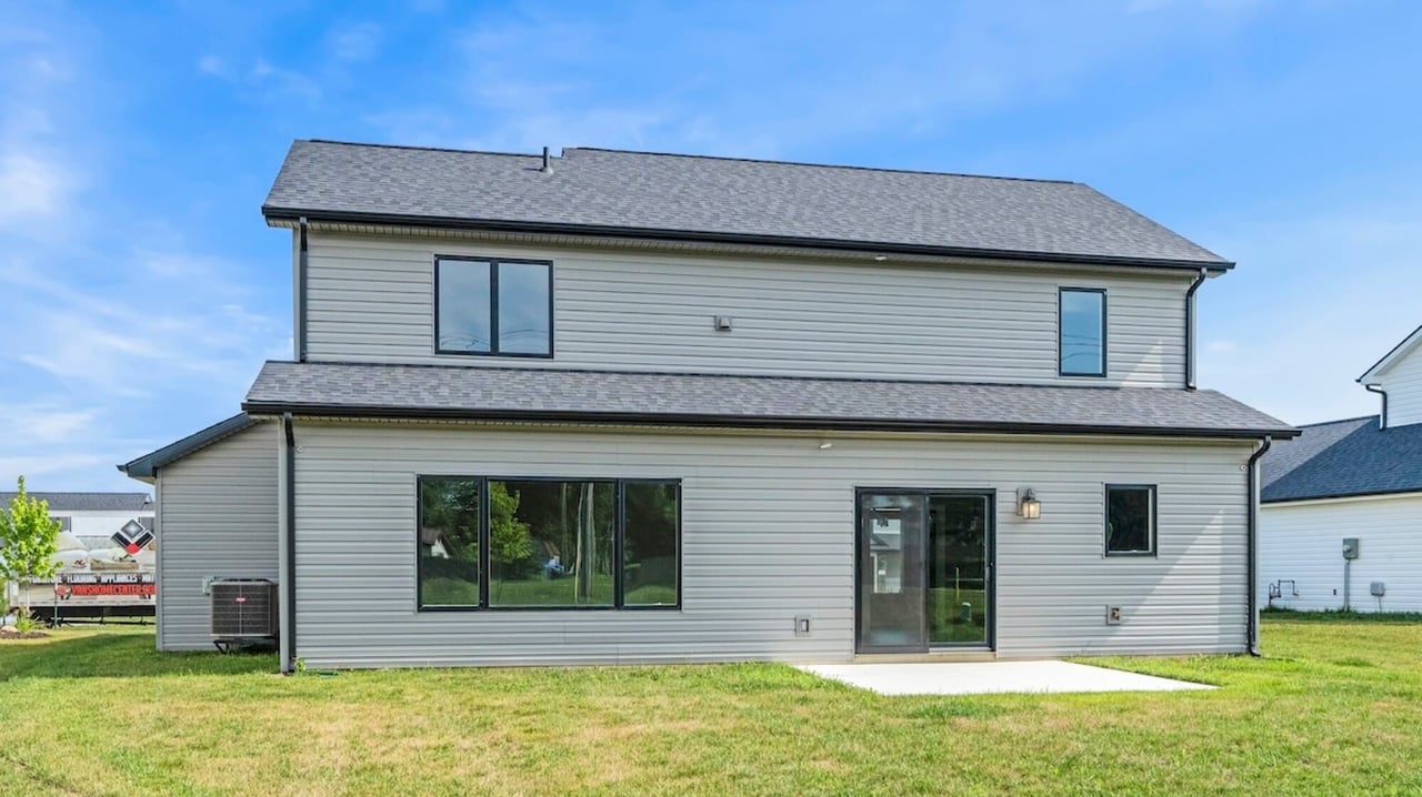 1423 Herdsman Blvd